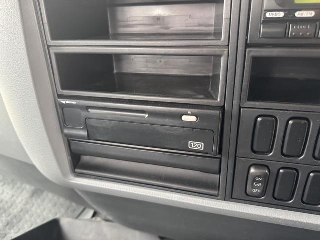 ファイター ２．９ｔ吊６段クレーン　木平　ワイド　ベッド付　増トン　古河ユニック　ＵＲＵ３７６　フックイン　ラジコン　差し違いアウトリガー　リアアウトリガー　油圧ゲート　５，６００×２，４００　積載５．４ｔ　Ｆ６　６速　マニュアル　増ｔクレーン　吊ｔ数２．９ｔ吊（43枚目）