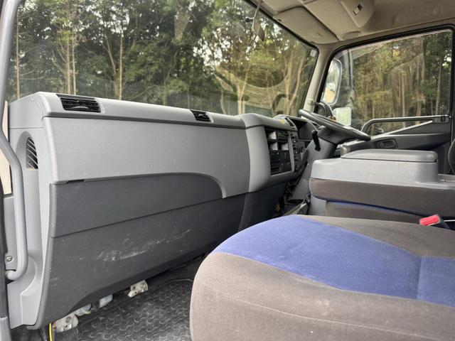 ファイター ２．９ｔ吊６段クレーン　木平　ワイド　ベッド付　増トン　古河ユニック　ＵＲＵ３７６　フックイン　ラジコン　差し違いアウトリガー　リアアウトリガー　油圧ゲート　５，６００×２，４００　積載５．４ｔ　Ｆ６　６速　マニュアル　増ｔクレーン　吊ｔ数２．９ｔ吊（44枚目）