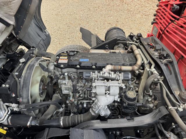 ファイター ２．９ｔ吊６段クレーン　木平　ワイド　ベッド付　増トン　古河ユニック　ＵＲＵ３７６　フックイン　ラジコン　差し違いアウトリガー　リアアウトリガー　油圧ゲート　５，６００×２，４００　積載５．４ｔ　Ｆ６　６速　マニュアル　増ｔクレーン　吊ｔ数２．９ｔ吊（48枚目）