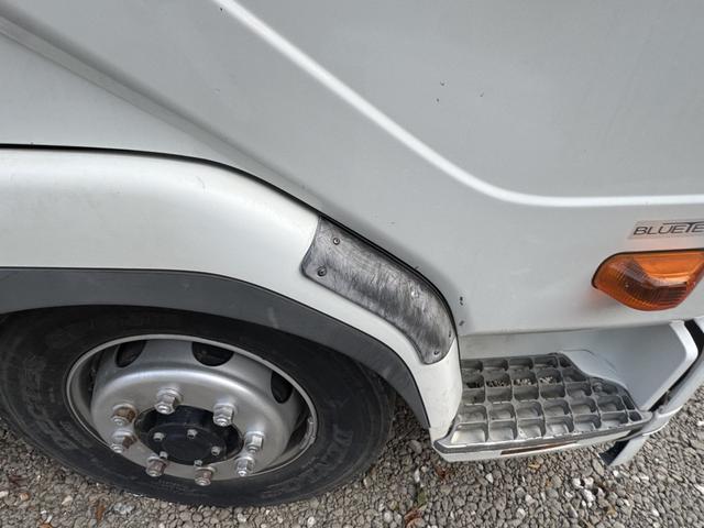 ファイター ２．９ｔ吊６段クレーン　木平　ワイド　ベッド付　増トン　古河ユニック　ＵＲＵ３７６　フックイン　ラジコン　差し違いアウトリガー　リアアウトリガー　油圧ゲート　５，６００×２，４００　積載５．４ｔ　Ｆ６　６速　マニュアル　増ｔクレーン　吊ｔ数２．９ｔ吊（54枚目）