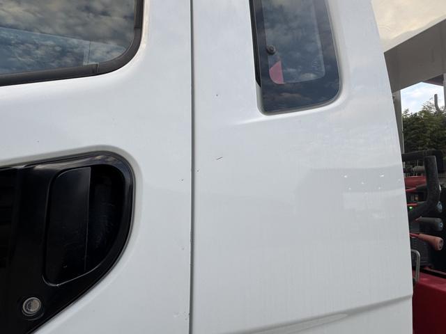 ファイター ２．９ｔ吊６段クレーン　木平　ワイド　ベッド付　増トン　古河ユニック　ＵＲＵ３７６　フックイン　ラジコン　差し違いアウトリガー　リアアウトリガー　油圧ゲート　５，６００×２，４００　積載５．４ｔ　Ｆ６　６速　マニュアル　増ｔクレーン　吊ｔ数２．９ｔ吊（57枚目）