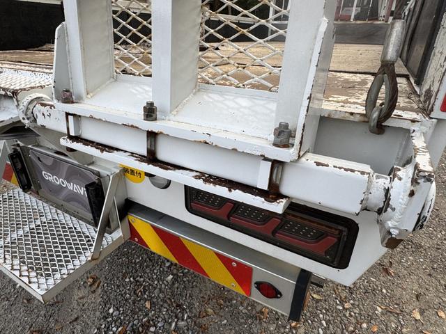 ファイター ２．９ｔ吊６段クレーン　木平　ワイド　ベッド付　増トン　古河ユニック　ＵＲＵ３７６　フックイン　ラジコン　差し違いアウトリガー　リアアウトリガー　油圧ゲート　５，６００×２，４００　積載５．４ｔ　Ｆ６　６速　マニュアル　増ｔクレーン　吊ｔ数２．９ｔ吊（62枚目）