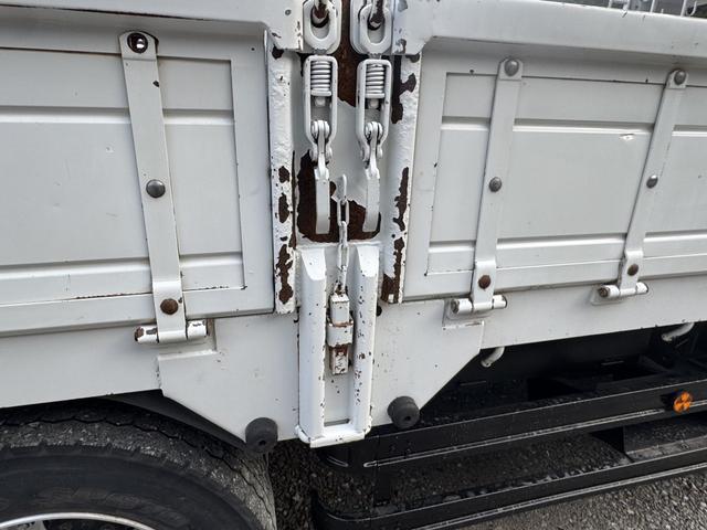 ファイター ２．９ｔ吊６段クレーン　木平　ワイド　ベッド付　増トン　古河ユニック　ＵＲＵ３７６　フックイン　ラジコン　差し違いアウトリガー　リアアウトリガー　油圧ゲート　５，６００×２，４００　積載５．４ｔ　Ｆ６　６速　マニュアル　増ｔクレーン　吊ｔ数２．９ｔ吊（64枚目）