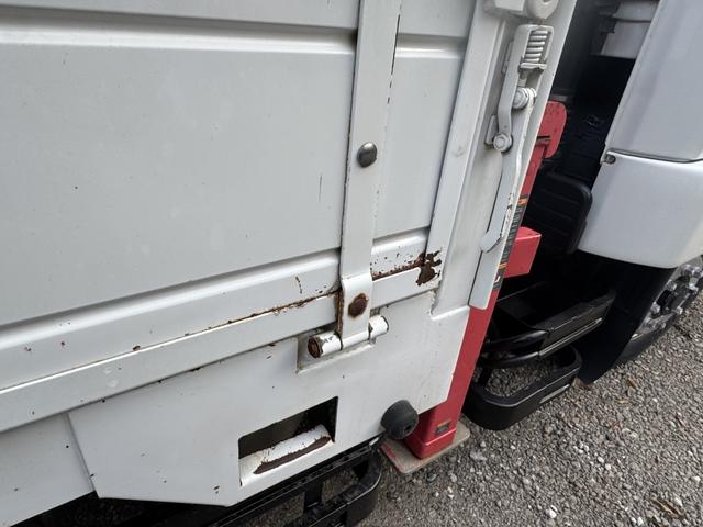 ファイター ２．９ｔ吊６段クレーン　木平　ワイド　ベッド付　増トン　古河ユニック　ＵＲＵ３７６　フックイン　ラジコン　差し違いアウトリガー　リアアウトリガー　油圧ゲート　５，６００×２，４００　積載５．４ｔ　Ｆ６　６速　マニュアル　増ｔクレーン　吊ｔ数２．９ｔ吊（65枚目）