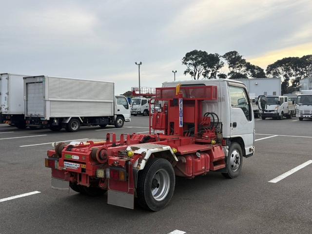 エルフトラック アームロール 新明和 CCA22-12T ツインホイスト 5t限定免許対応 積載2t F6 6速 マニュアル 脱着装置付きコンテナ専用車 コンテナ車 新明和アームロール(4枚目)