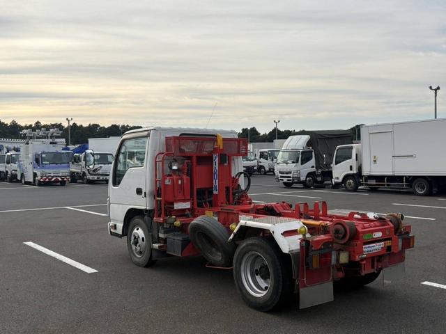 エルフトラック アームロール 新明和 CCA22-12T ツインホイスト 5t限定免許対応 積載2t F6 6速 マニュアル 脱着装置付きコンテナ専用車 コンテナ車 新明和アームロール(5枚目)