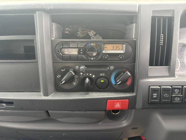 エルフトラック アームロール 新明和 CCA22-12T ツインホイスト 5t限定免許対応 積載2t F6 6速 マニュアル 脱着装置付きコンテナ専用車 コンテナ車 新明和アームロール(27枚目)