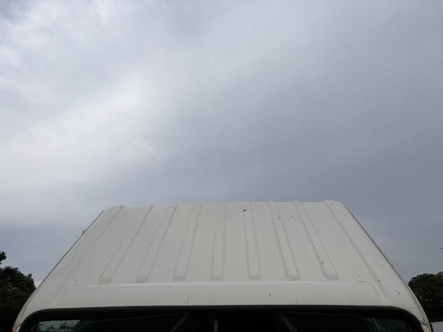 エルフトラック アームロール 新明和 CCA22-12T ツインホイスト 5t限定免許対応 積載2t F6 6速 マニュアル 脱着装置付きコンテナ専用車 コンテナ車 新明和アームロール(34枚目)