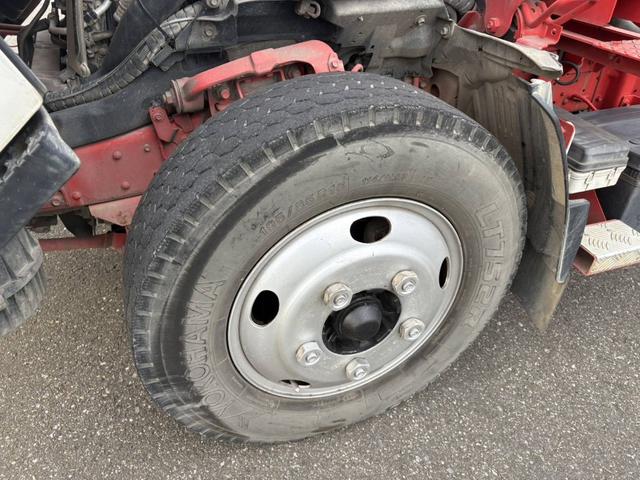 エルフトラック アームロール 新明和 CCA22-12T ツインホイスト 5t限定免許対応 積載2t F6 6速 マニュアル 脱着装置付きコンテナ専用車 コンテナ車 新明和アームロール(35枚目)