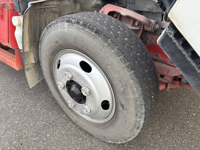 エルフトラック アームロール 新明和 CCA22-12T ツインホイスト 5t限定免許対応 積載2t F6 6速 マニュアル 脱着装置付きコンテナ専用車 コンテナ車 新明和アームロール(38枚目)