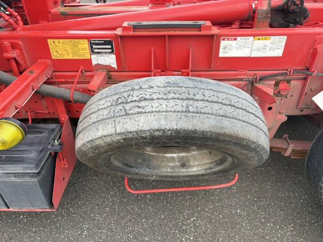 エルフトラック アームロール 新明和 CCA22-12T ツインホイスト 5t限定免許対応 積載2t F6 6速 マニュアル 脱着装置付きコンテナ専用車 コンテナ車 新明和アームロール(39枚目)