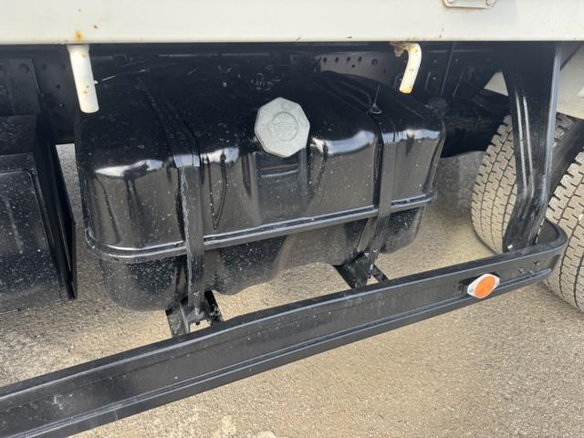 フォワード 2.9t吊4段クレーン 木平 タダノ ZE364HR フックイン ラジコン 差し違いアウトリガー 5,600×2,160 走行25千km 積載2.75t F6 6速 マニュアル 吊t数2.9t吊 4段ブーム 古河ユニック UNIC(31枚目)