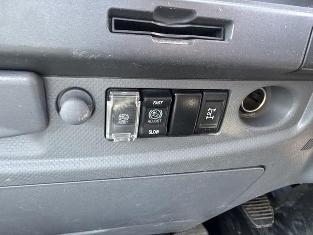 フォワード 2.9t吊4段クレーン 木平 タダノ ZE364HR フックイン ラジコン 差し違いアウトリガー 5,600×2,160 走行25千km 積載2.75t F6 6速 マニュアル 吊t数2.9t吊 4段ブーム 古河ユニック UNIC(37枚目)