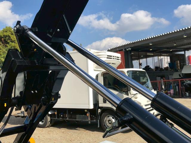 ファイター フックロール　極東開発　ＪＭ０４－５５－Ｄ　ツインホイスト　キャブバックステップ　ラジコン　走行３９０ｋｍ　車検付　積載３．４５ｔ　Ｆ６　６速　マニュアル　アームロール　バックカメラ　ＬＤＷＳ（12枚目）