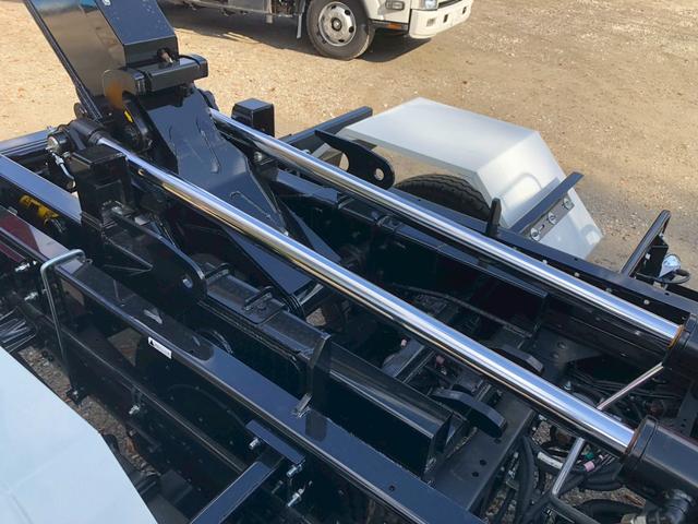 ファイター フックロール　極東開発　ＪＭ０４－５５－Ｄ　ツインホイスト　キャブバックステップ　ラジコン　走行３９０ｋｍ　車検付　積載３．４５ｔ　Ｆ６　６速　マニュアル　アームロール　バックカメラ　ＬＤＷＳ（17枚目）