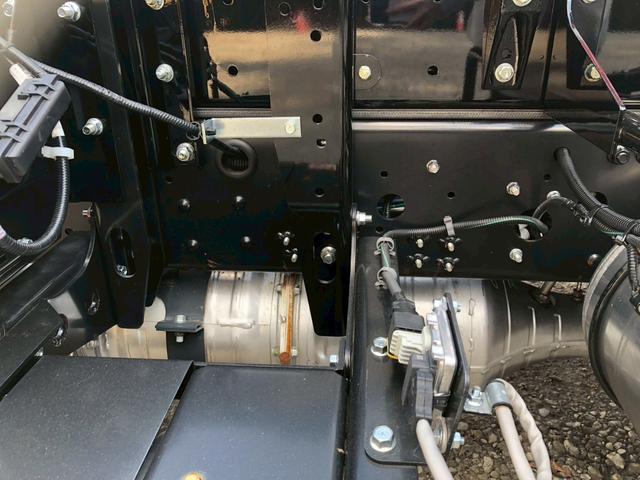 ファイター フックロール　極東開発　ＪＭ０４－５５－Ｄ　ツインホイスト　キャブバックステップ　ラジコン　走行３９０ｋｍ　車検付　積載３．４５ｔ　Ｆ６　６速　マニュアル　アームロール　バックカメラ　ＬＤＷＳ（24枚目）