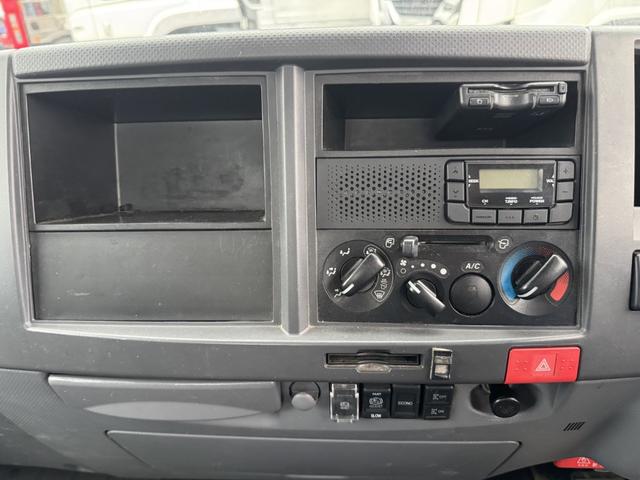 エルフトラック ２．６ｔ吊３段クレーン　アルミブロック　ワイド超ロング　タダノ　ＺＸ２６３ＨＳＡ　フックイン　ラジコン　４，０００×２，０８０　積載３ｔ　Ｆ６　６速　マニュアル　小型クレーン　古河ユニック　ＵＮＩＣ　送信機　アルミアオリ　アルミ平　ＥＴＣ１．０（34枚目）