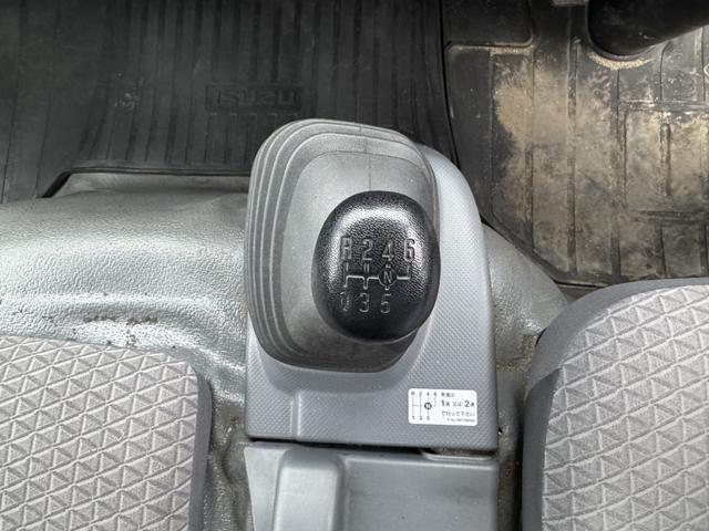 エルフトラック ２．６ｔ吊３段クレーン　アルミブロック　ワイド超ロング　タダノ　ＺＸ２６３ＨＳＡ　フックイン　ラジコン　４，０００×２，０８０　積載３ｔ　Ｆ６　６速　マニュアル　小型クレーン　古河ユニック　ＵＮＩＣ　送信機　アルミアオリ　アルミ平　ＥＴＣ１．０（35枚目）