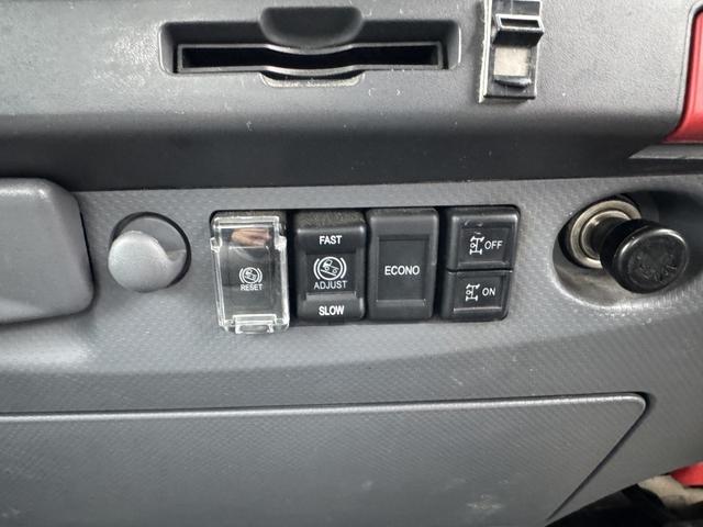 エルフトラック ２．６ｔ吊３段クレーン　アルミブロック　ワイド超ロング　タダノ　ＺＸ２６３ＨＳＡ　フックイン　ラジコン　４，０００×２，０８０　積載３ｔ　Ｆ６　６速　マニュアル　小型クレーン　古河ユニック　ＵＮＩＣ　送信機　アルミアオリ　アルミ平　ＥＴＣ１．０（38枚目）