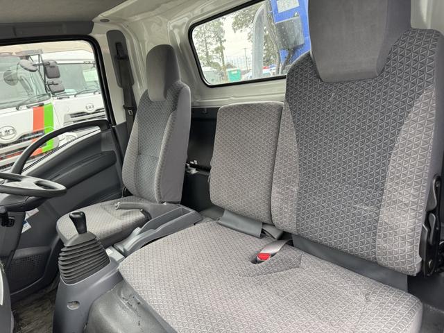 エルフトラック ２．６ｔ吊３段クレーン　アルミブロック　ワイド超ロング　タダノ　ＺＸ２６３ＨＳＡ　フックイン　ラジコン　４，０００×２，０８０　積載３ｔ　Ｆ６　６速　マニュアル　小型クレーン　古河ユニック　ＵＮＩＣ　送信機　アルミアオリ　アルミ平　ＥＴＣ１．０（41枚目）