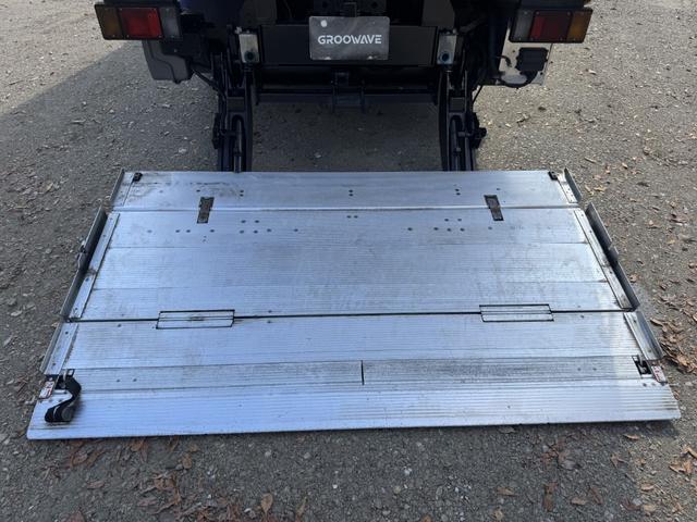 エルフトラック 低温冷凍車　ワイドロング　格納ゲート　菱重　ＴＤＪＳ４０Ａ－Ｌ２　－３０℃設定　エバハウス　スタンバイ　サイドドア　４，４００×２，０００×１，９４０　積載３．５５ｔ　車検付　Ｆ６　６速　マニュアル　極東開発　パワーゲート　ゲート付（11枚目）