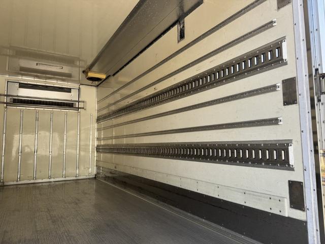 エルフトラック 低温冷凍車　ワイドロング　格納ゲート　菱重　ＴＤＪＳ４０Ａ－Ｌ２　－３０℃設定　エバハウス　スタンバイ　サイドドア　４，４００×２，０００×１，９４０　積載３．５５ｔ　車検付　Ｆ６　６速　マニュアル　極東開発　パワーゲート　ゲート付（14枚目）