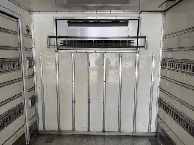 エルフトラック 低温冷凍車　ワイドロング　格納ゲート　菱重　ＴＤＪＳ４０Ａ－Ｌ２　－３０℃設定　エバハウス　スタンバイ　サイドドア　４，４００×２，０００×１，９４０　積載３．５５ｔ　車検付　Ｆ６　６速　マニュアル　極東開発　パワーゲート　ゲート付（16枚目）