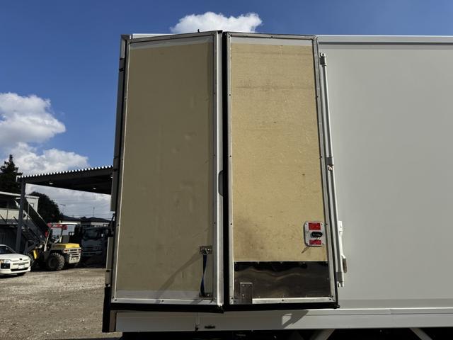 エルフトラック 低温冷凍車　ワイドロング　格納ゲート　菱重　ＴＤＪＳ４０Ａ－Ｌ２　－３０℃設定　エバハウス　スタンバイ　サイドドア　４，４００×２，０００×１，９４０　積載３．５５ｔ　車検付　Ｆ６　６速　マニュアル　極東開発　パワーゲート　ゲート付（20枚目）