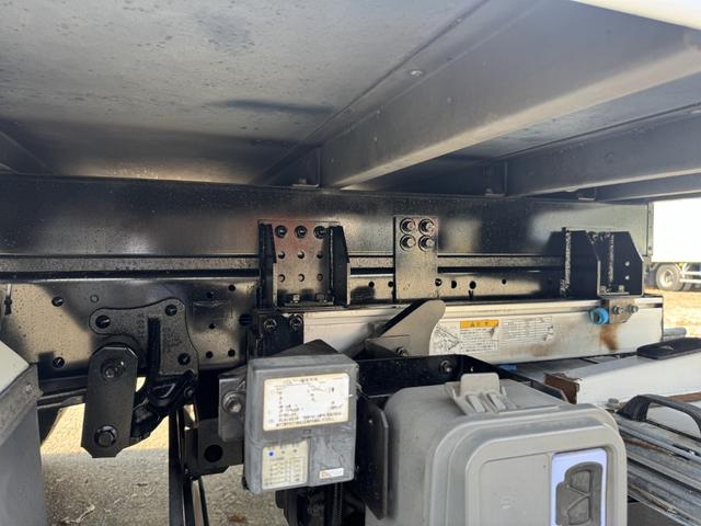 エルフトラック 低温冷凍車　ワイドロング　格納ゲート　菱重　ＴＤＪＳ４０Ａ－Ｌ２　－３０℃設定　エバハウス　スタンバイ　サイドドア　４，４００×２，０００×１，９４０　積載３．５５ｔ　車検付　Ｆ６　６速　マニュアル　極東開発　パワーゲート　ゲート付（24枚目）