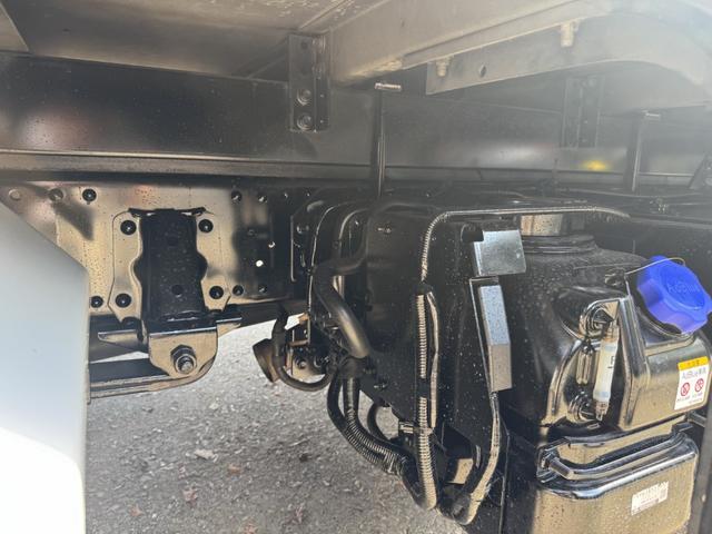 エルフトラック 低温冷凍車　ワイドロング　格納ゲート　菱重　ＴＤＪＳ４０Ａ－Ｌ２　－３０℃設定　エバハウス　スタンバイ　サイドドア　４，４００×２，０００×１，９４０　積載３．５５ｔ　車検付　Ｆ６　６速　マニュアル　極東開発　パワーゲート　ゲート付（25枚目）