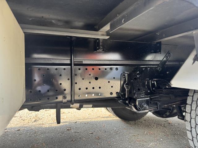 エルフトラック 低温冷凍車　ワイドロング　格納ゲート　菱重　ＴＤＪＳ４０Ａ－Ｌ２　－３０℃設定　エバハウス　スタンバイ　サイドドア　４，４００×２，０００×１，９４０　積載３．５５ｔ　車検付　Ｆ６　６速　マニュアル　極東開発　パワーゲート　ゲート付（26枚目）