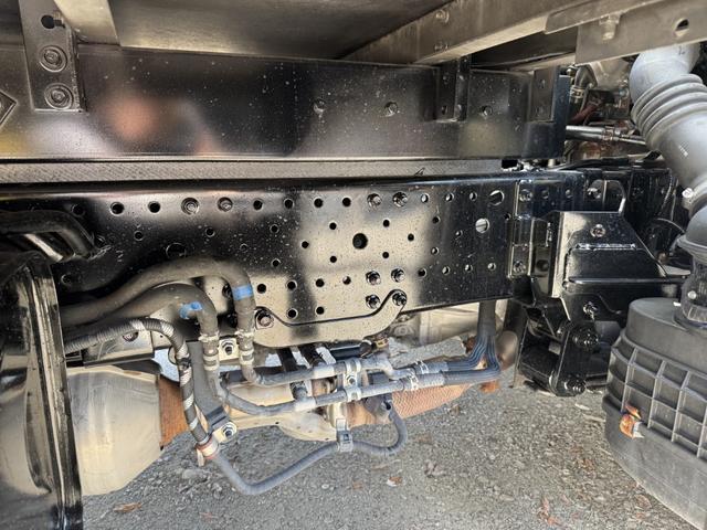 エルフトラック 低温冷凍車　ワイドロング　格納ゲート　菱重　ＴＤＪＳ４０Ａ－Ｌ２　－３０℃設定　エバハウス　スタンバイ　サイドドア　４，４００×２，０００×１，９４０　積載３．５５ｔ　車検付　Ｆ６　６速　マニュアル　極東開発　パワーゲート　ゲート付（27枚目）