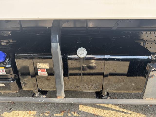 エルフトラック 低温冷凍車　ワイドロング　格納ゲート　菱重　ＴＤＪＳ４０Ａ－Ｌ２　－３０℃設定　エバハウス　スタンバイ　サイドドア　４，４００×２，０００×１，９４０　積載３．５５ｔ　車検付　Ｆ６　６速　マニュアル　極東開発　パワーゲート　ゲート付（28枚目）