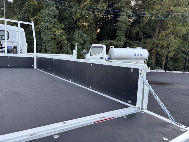 キャンター ２．９ｔ吊４段クレーン　木平　ワイドロング　タダノ　ＺＸ２９４ＨＲＳＡ　フックイン　ラジコン　３，７００×２，０９０　積載３．３５ｔ　走行４０６ｋｍ　車検付　Ｉ５　５速　マニュアル　吊ｔ数２．９ｔ吊　４段ブーム　古河ユニック　送信機（12枚目）