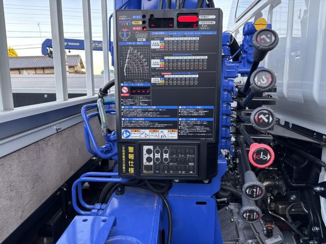 キャンター ２．９ｔ吊４段クレーン　木平　ワイドロング　タダノ　ＺＸ２９４ＨＲＳＡ　フックイン　ラジコン　３，７００×２，０９０　積載３．３５ｔ　走行４０６ｋｍ　車検付　Ｉ５　５速　マニュアル　吊ｔ数２．９ｔ吊　４段ブーム　古河ユニック　送信機（22枚目）