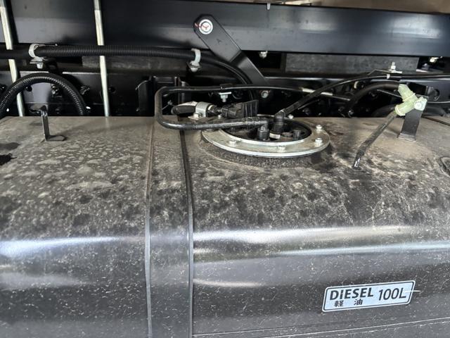 キャンター ２．９ｔ吊４段クレーン　木平　ワイドロング　タダノ　ＺＸ２９４ＨＲＳＡ　フックイン　ラジコン　３，７００×２，０９０　積載３．３５ｔ　走行４０６ｋｍ　車検付　Ｉ５　５速　マニュアル　吊ｔ数２．９ｔ吊　４段ブーム　古河ユニック　送信機（25枚目）