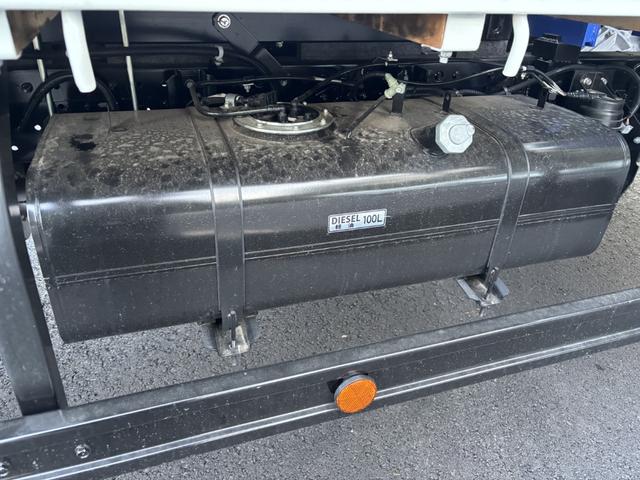 キャンター ２．９ｔ吊４段クレーン　木平　ワイドロング　タダノ　ＺＸ２９４ＨＲＳＡ　フックイン　ラジコン　３，７００×２，０９０　積載３．３５ｔ　走行４０６ｋｍ　車検付　Ｉ５　５速　マニュアル　吊ｔ数２．９ｔ吊　４段ブーム　古河ユニック　送信機（30枚目）