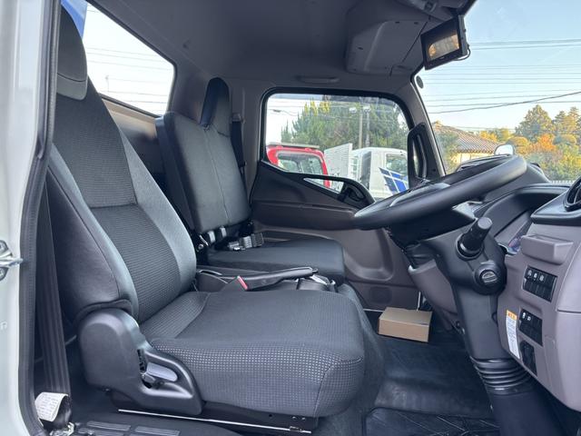 キャンター ２．９ｔ吊４段クレーン　木平　ワイドロング　タダノ　ＺＸ２９４ＨＲＳＡ　フックイン　ラジコン　３，７００×２，０９０　積載３．３５ｔ　走行４０６ｋｍ　車検付　Ｉ５　５速　マニュアル　吊ｔ数２．９ｔ吊　４段ブーム　古河ユニック　送信機（32枚目）