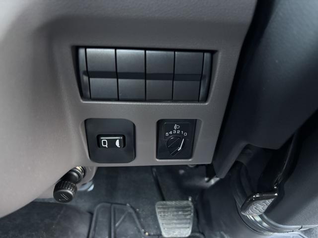 キャンター ２．９ｔ吊４段クレーン　木平　ワイドロング　タダノ　ＺＸ２９４ＨＲＳＡ　フックイン　ラジコン　３，７００×２，０９０　積載３．３５ｔ　走行４０６ｋｍ　車検付　Ｉ５　５速　マニュアル　吊ｔ数２．９ｔ吊　４段ブーム　古河ユニック　送信機（35枚目）