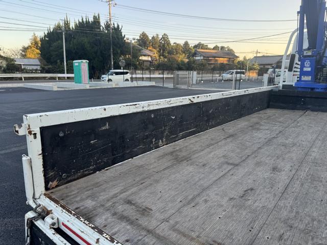 エルフトラック ２．２ｔ吊４段簡易クレーン付き　木平　ワイドロング　タダノ　ＺＳ２２４ＨＢＡ　フックイン　４，３６０×２，０８０　積載２ｔ　シフト：スムーサー　２ペダル　セミオートマ　吊ｔ数２．２ｔ吊　４段ブーム　ＥＴＣ　ＬＤＷＳ　　プリクラッシュブレーキ（ＰＣＢ）（11枚目）