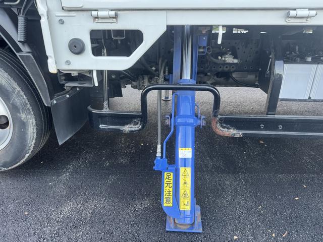 エルフトラック ２．２ｔ吊４段簡易クレーン付き　木平　ワイドロング　タダノ　ＺＳ２２４ＨＢＡ　フックイン　４，３６０×２，０８０　積載２ｔ　シフト：スムーサー　２ペダル　セミオートマ　吊ｔ数２．２ｔ吊　４段ブーム　ＥＴＣ　ＬＤＷＳ　　プリクラッシュブレーキ（ＰＣＢ）（17枚目）