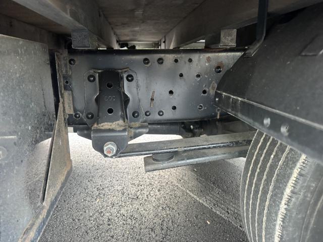 エルフトラック ２．２ｔ吊４段簡易クレーン付き　木平　ワイドロング　タダノ　ＺＳ２２４ＨＢＡ　フックイン　４，３６０×２，０８０　積載２ｔ　シフト：スムーサー　２ペダル　セミオートマ　吊ｔ数２．２ｔ吊　４段ブーム　ＥＴＣ　ＬＤＷＳ　　プリクラッシュブレーキ（ＰＣＢ）（23枚目）