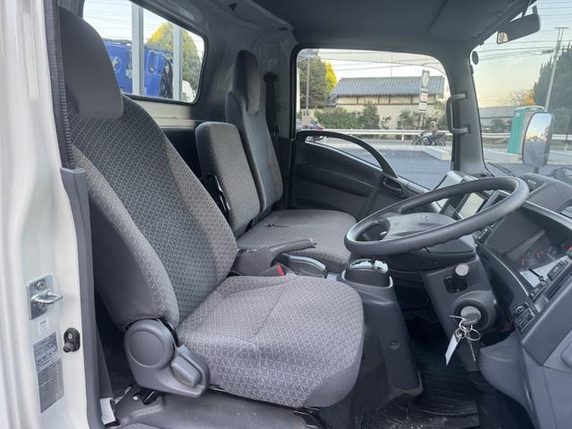 エルフトラック ２．２ｔ吊４段簡易クレーン付き　木平　ワイドロング　タダノ　ＺＳ２２４ＨＢＡ　フックイン　４，３６０×２，０８０　積載２ｔ　シフト：スムーサー　２ペダル　セミオートマ　吊ｔ数２．２ｔ吊　４段ブーム　ＥＴＣ　ＬＤＷＳ　　プリクラッシュブレーキ（ＰＣＢ）（29枚目）