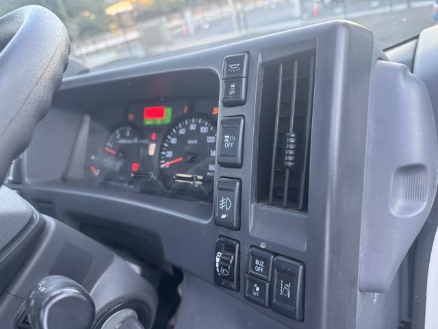 エルフトラック ２．２ｔ吊４段簡易クレーン付き　木平　ワイドロング　タダノ　ＺＳ２２４ＨＢＡ　フックイン　４，３６０×２，０８０　積載２ｔ　シフト：スムーサー　２ペダル　セミオートマ　吊ｔ数２．２ｔ吊　４段ブーム　ＥＴＣ　ＬＤＷＳ　　プリクラッシュブレーキ（ＰＣＢ）（31枚目）