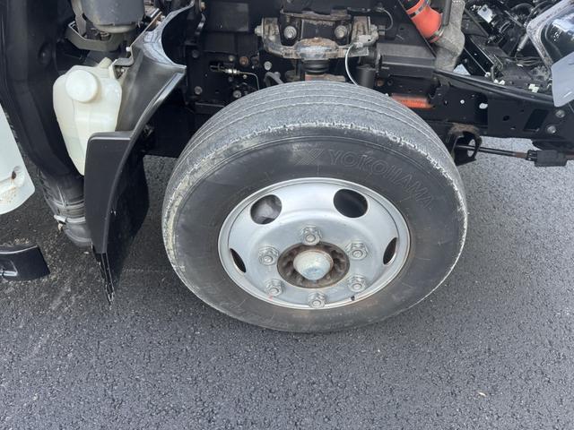 エルフトラック ２．２ｔ吊４段簡易クレーン付き　木平　ワイドロング　タダノ　ＺＳ２２４ＨＢＡ　フックイン　４，３６０×２，０８０　積載２ｔ　シフト：スムーサー　２ペダル　セミオートマ　吊ｔ数２．２ｔ吊　４段ブーム　ＥＴＣ　ＬＤＷＳ　　プリクラッシュブレーキ（ＰＣＢ）（43枚目）