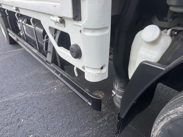 エルフトラック ２．２ｔ吊４段簡易クレーン付き　木平　ワイドロング　タダノ　ＺＳ２２４ＨＢＡ　フックイン　４，３６０×２，０８０　積載２ｔ　シフト：スムーサー　２ペダル　セミオートマ　吊ｔ数２．２ｔ吊　４段ブーム　ＥＴＣ　ＬＤＷＳ　　プリクラッシュブレーキ（ＰＣＢ）（50枚目）