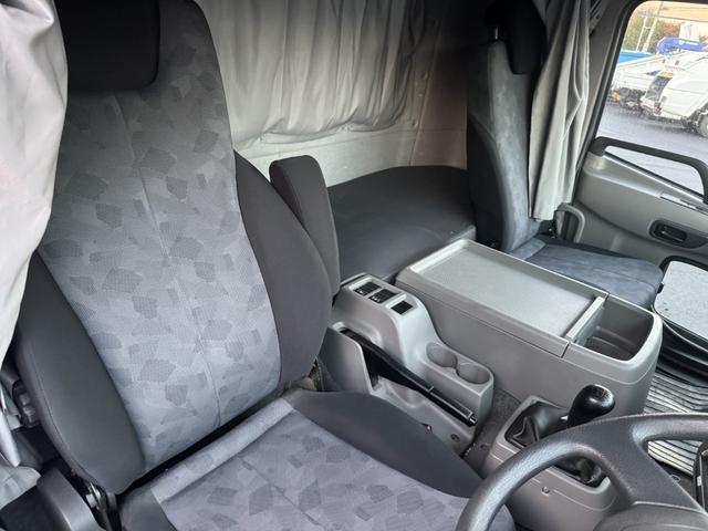 コンドル アルミウイング ワイド ベッド付 エアサス ゲート蓋 日本フルハーフ 6,210×2,410×2,490 ラッシング2段 引出しフック6対 アルミホイール 積載2.45t F6 6速 マニュアル 4tウイング バックカメラ エアサスコントローラー(28枚目)