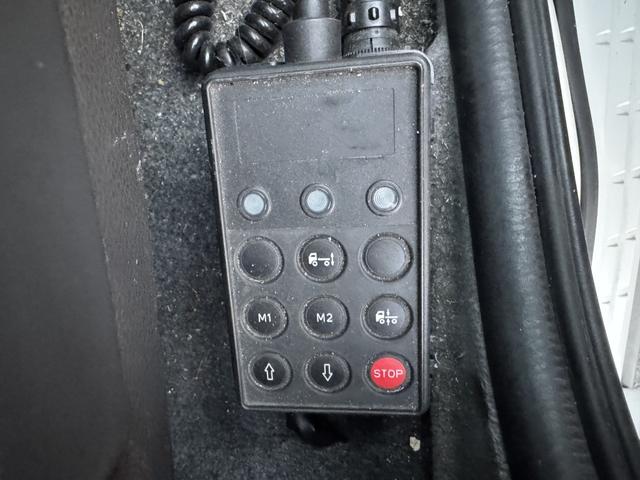 コンドル アルミウイング ワイド ベッド付 エアサス ゲート蓋 日本フルハーフ 6,210×2,410×2,490 ラッシング2段 引出しフック6対 アルミホイール 積載2.45t F6 6速 マニュアル 4tウイング バックカメラ エアサスコントローラー(32枚目)