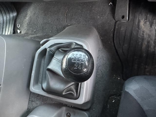 コンドル アルミウイング ワイド ベッド付 エアサス ゲート蓋 日本フルハーフ 6,210×2,410×2,490 ラッシング2段 引出しフック6対 アルミホイール 積載2.45t F6 6速 マニュアル 4tウイング バックカメラ エアサスコントローラー(34枚目)