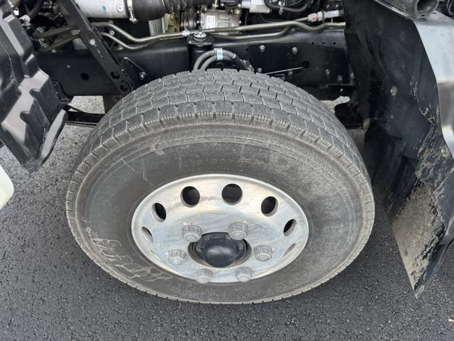 コンドル アルミウイング ワイド ベッド付 エアサス ゲート蓋 日本フルハーフ 6,210×2,410×2,490 ラッシング2段 引出しフック6対 アルミホイール 積載2.45t F6 6速 マニュアル 4tウイング バックカメラ エアサスコントローラー(48枚目)